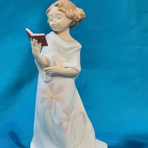 NAO Porcelain Figurine Girl with Book of Poetry Valencia Spain